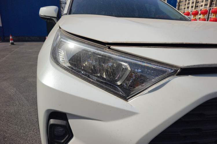 Used Toyota RAV4 2024 2.0L CVT Two-Wheel Drive Urban Edition Right Front Headlight