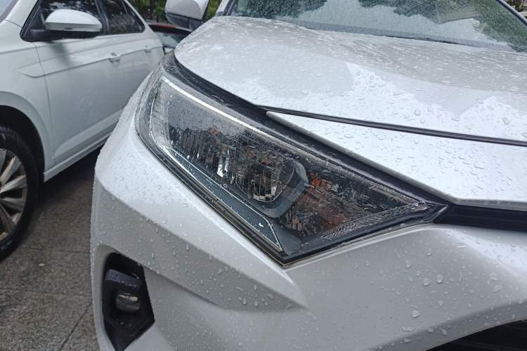 Used Toyota RAV4 2024 2.0L CVT Two-Wheel Drive Urban Edition Right Front Headlight