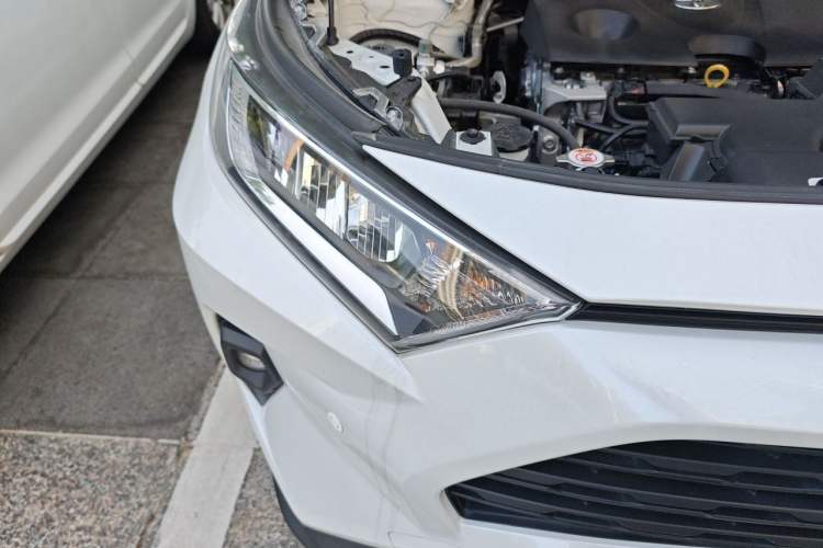 Used Toyota RAV4 2024 2.0L CVT Two-Wheel Drive Urban Edition Right Front Headlight
