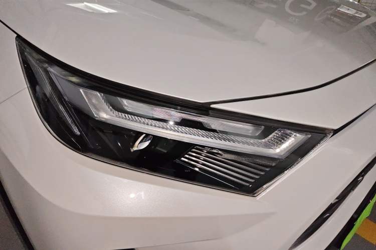 Used Toyota RAV4 2024 2.0L CVT Two-Wheel Drive Fashion Plus Edition Right Front Headlight