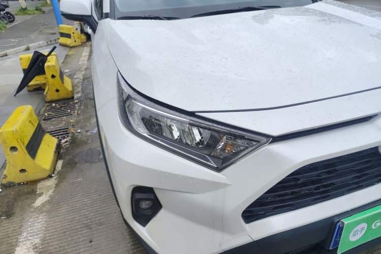 Used Toyota RAV4 2024 2.0L CVT Two-Wheel Drive Urban Edition Right Front Headlight