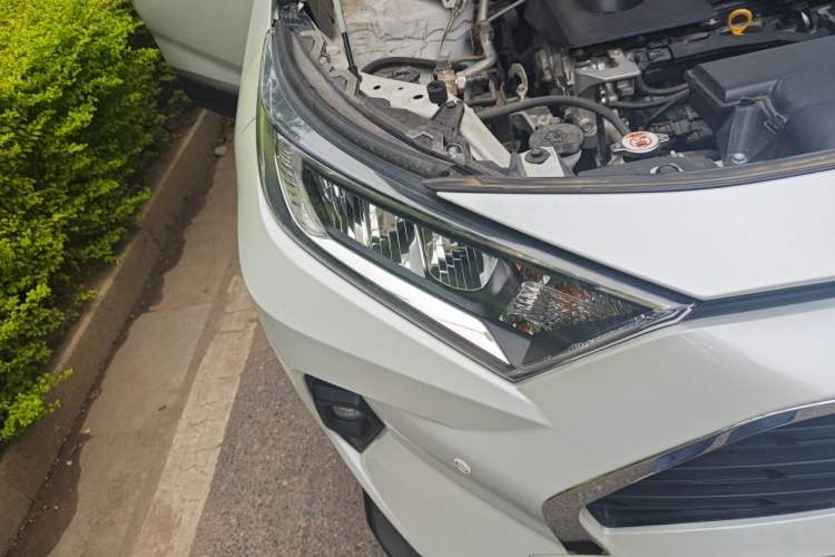 Used Toyota RAV4 2024 2.0L CVT Two-Wheel Drive Urban Edition Right Front Headlight