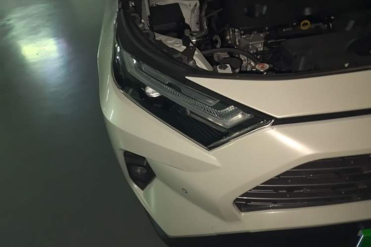 Used Toyota RAV4 2024 2.0L CVT Two-Wheel Drive Fashion Plus Edition Right Front Headlight