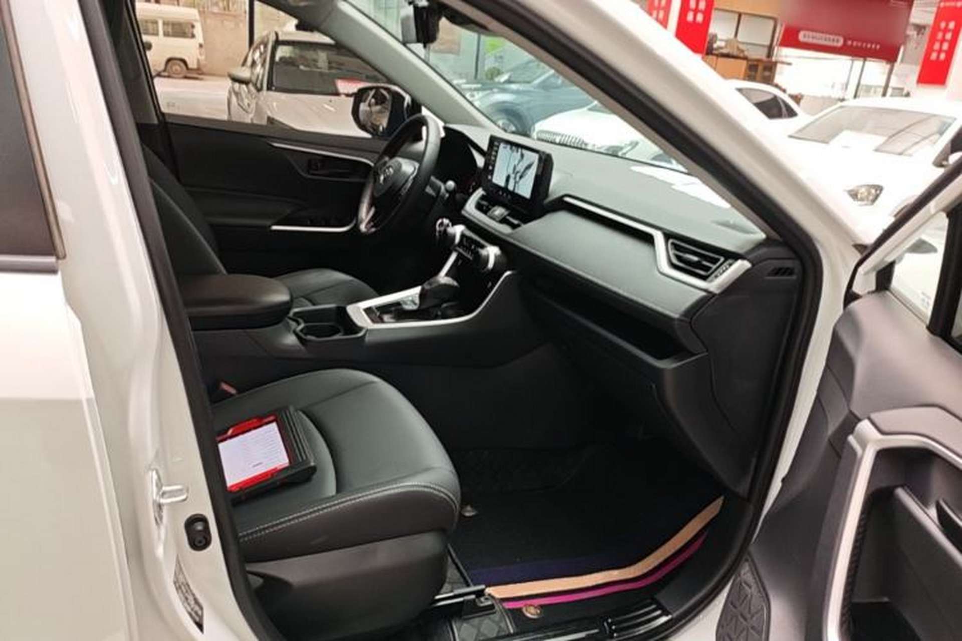 Used Toyota RAV4 2024 2.0L CVT Two-Wheel Drive Urban Edition Right Front Seat
