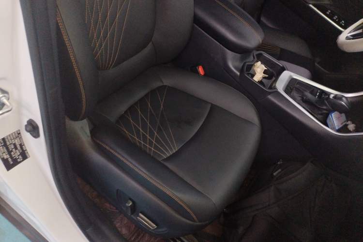 Used Toyota RAV4 2024 2.0L CVT Two-Wheel Drive Fashion Plus Edition Right Front Seat