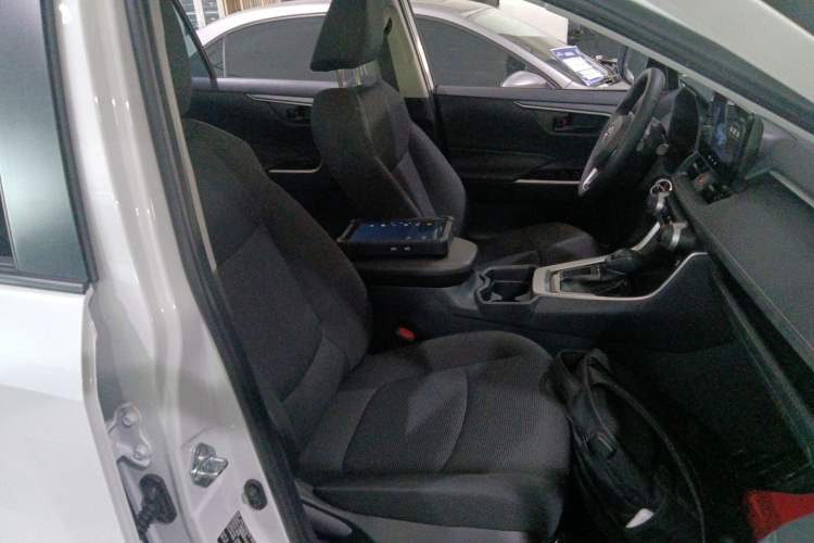 Used Toyota RAV4 2024 2.0L CVT Two-Wheel Drive Urban Edition Right Front Seat