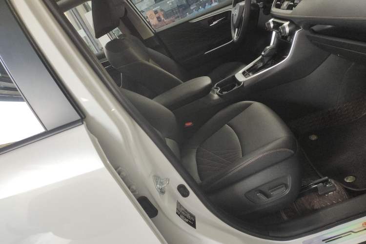 Used Toyota RAV4 2024 2.0L CVT Two-Wheel Drive Fashion Plus Edition Right Front Seat