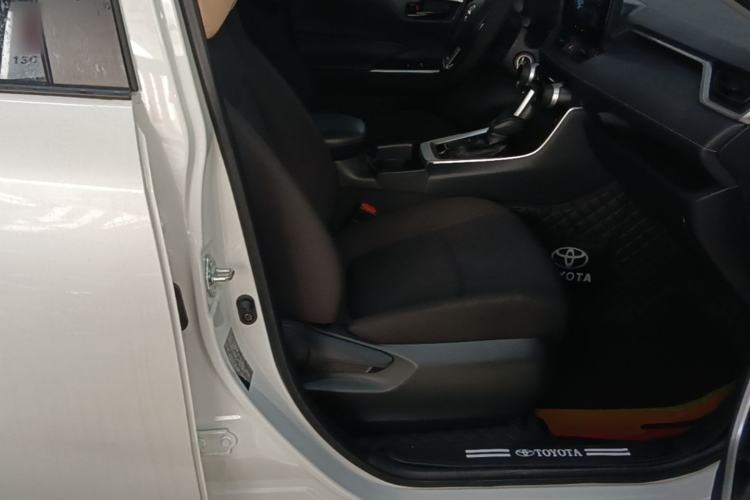 Used Toyota RAV4 2024 2.0L CVT Two-Wheel Drive Urban Edition Right Front Seat