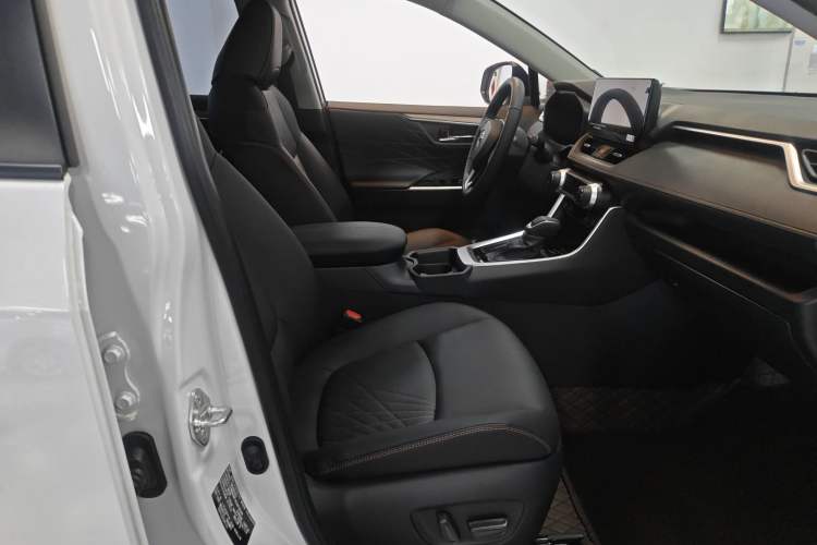 Used Toyota RAV4 2024 2.0L CVT Two-Wheel Drive Fashion Plus Edition Right Front Seat