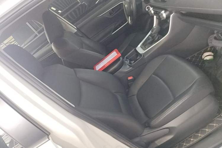 Used Toyota RAV4 2024 2.0L CVT Two-Wheel Drive Urban Edition Right Front Seat