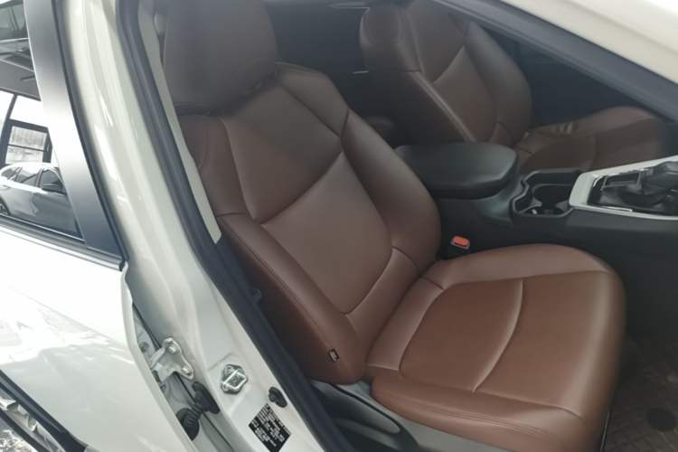 Used Toyota RAV4 2024 2.0L CVT Two-Wheel Drive Urban Edition Right Front Seat