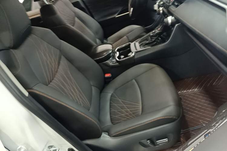Used Toyota RAV4 2024 2.0L CVT Two-Wheel Drive Fashion Plus Edition Right Front Seat