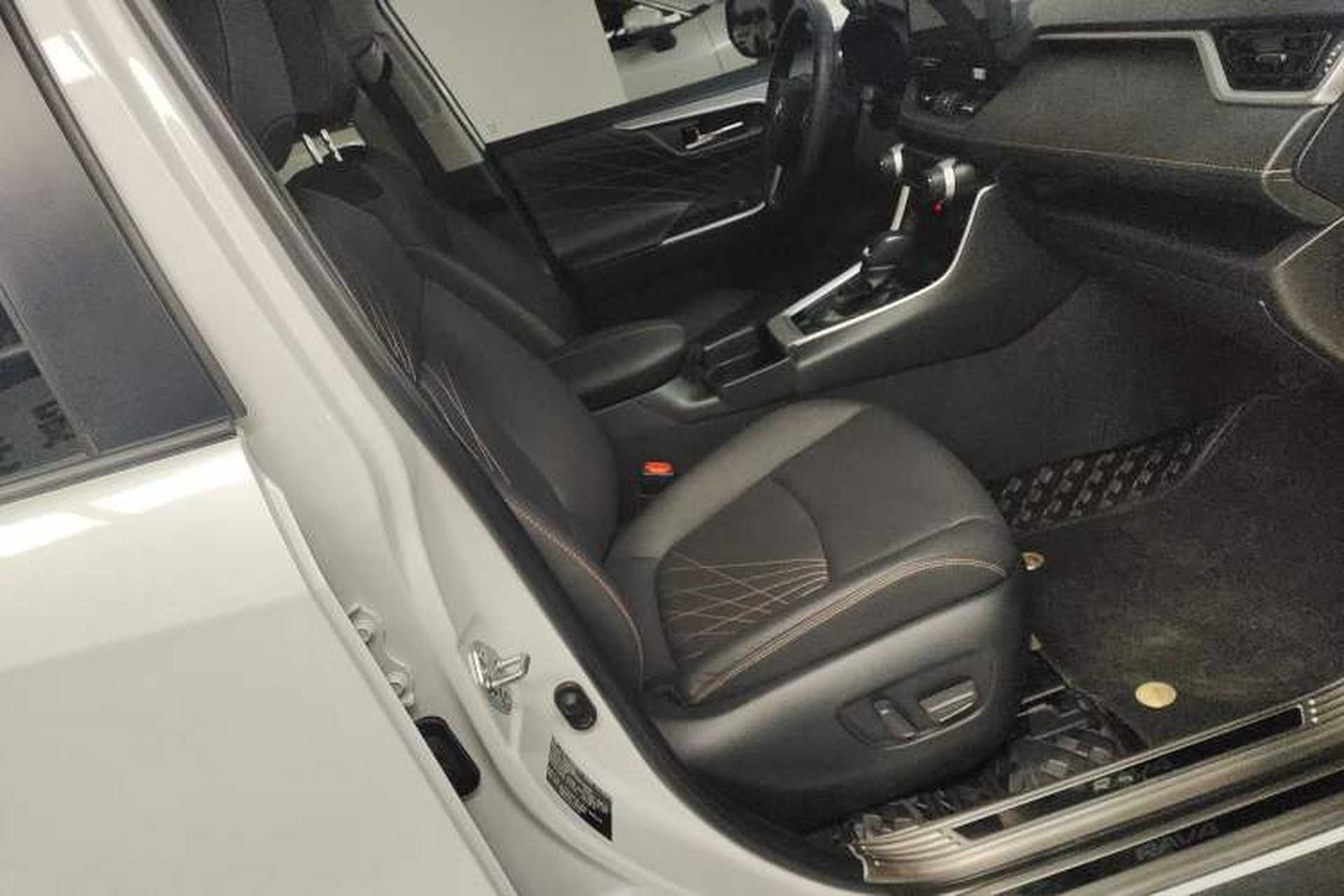Used Toyota RAV4 2024 2.0L CVT Two-Wheel Drive Fashion Plus Edition Right Front Seat