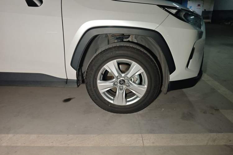 Used Toyota RAV4 2024 2.0L CVT Two-Wheel Drive Urban Edition Right Front Wheel Hub