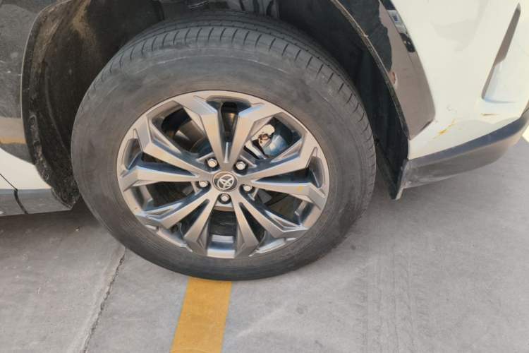 Used Toyota RAV4 2024 2.0L CVT Two-Wheel Drive Fashion Plus Edition Right Front Wheel Hub
