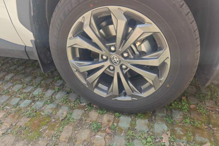 Used Toyota RAV4 2024 Dual-Motor 2.5L E-CVT Two-Wheel Drive Elite Plus Edition Right Front Wheel Hub