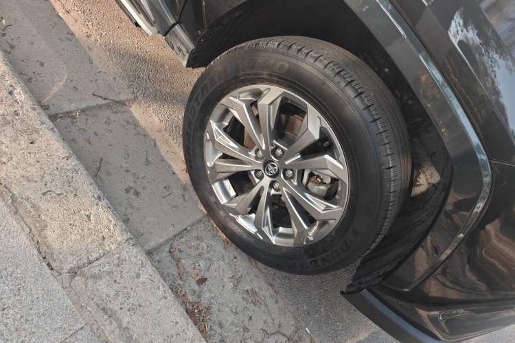 Used Toyota RAV4 2024 2.0L CVT Two-Wheel Drive Fashion Plus Edition Right Front Wheel Hub