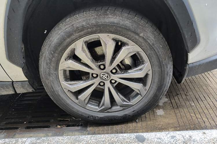 Used Toyota RAV4 2024 Dual-Motor 2.5L E-CVT Two-Wheel Drive Elite Plus Edition Right Front Wheel Hub