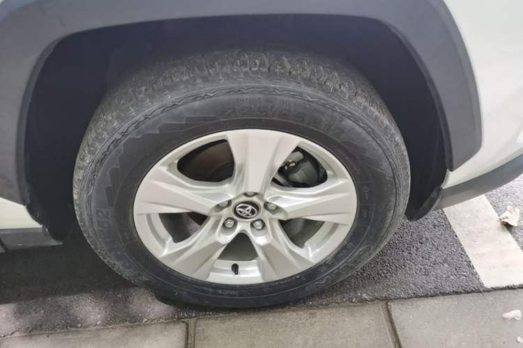 Used Toyota RAV4 2024 2.0L CVT Two-Wheel Drive Urban Edition Right Front Wheel Hub