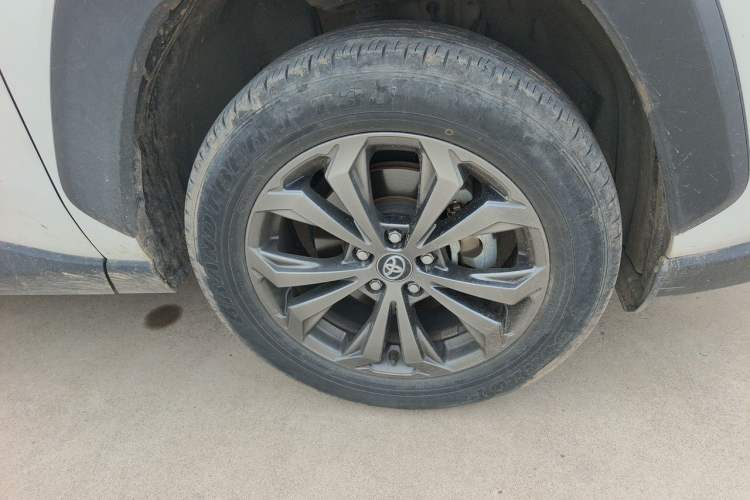 Used Toyota RAV4 2024 2.0L CVT 4x4 Explorer Plus Edition Right Front Wheel Hub
