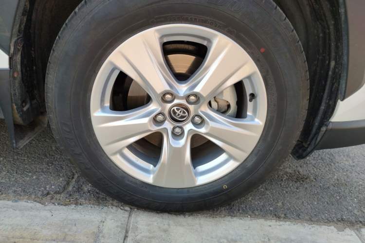 Used Toyota RAV4 2024 2.0L CVT Two-Wheel Drive Urban Edition Right Front Wheel Hub