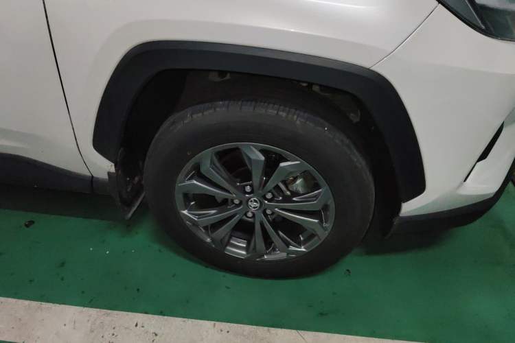 Used Toyota RAV4 2024 Dual-Motor 2.5L E-CVT Two-Wheel Drive Elite Plus Edition Right Front Wheel Hub
