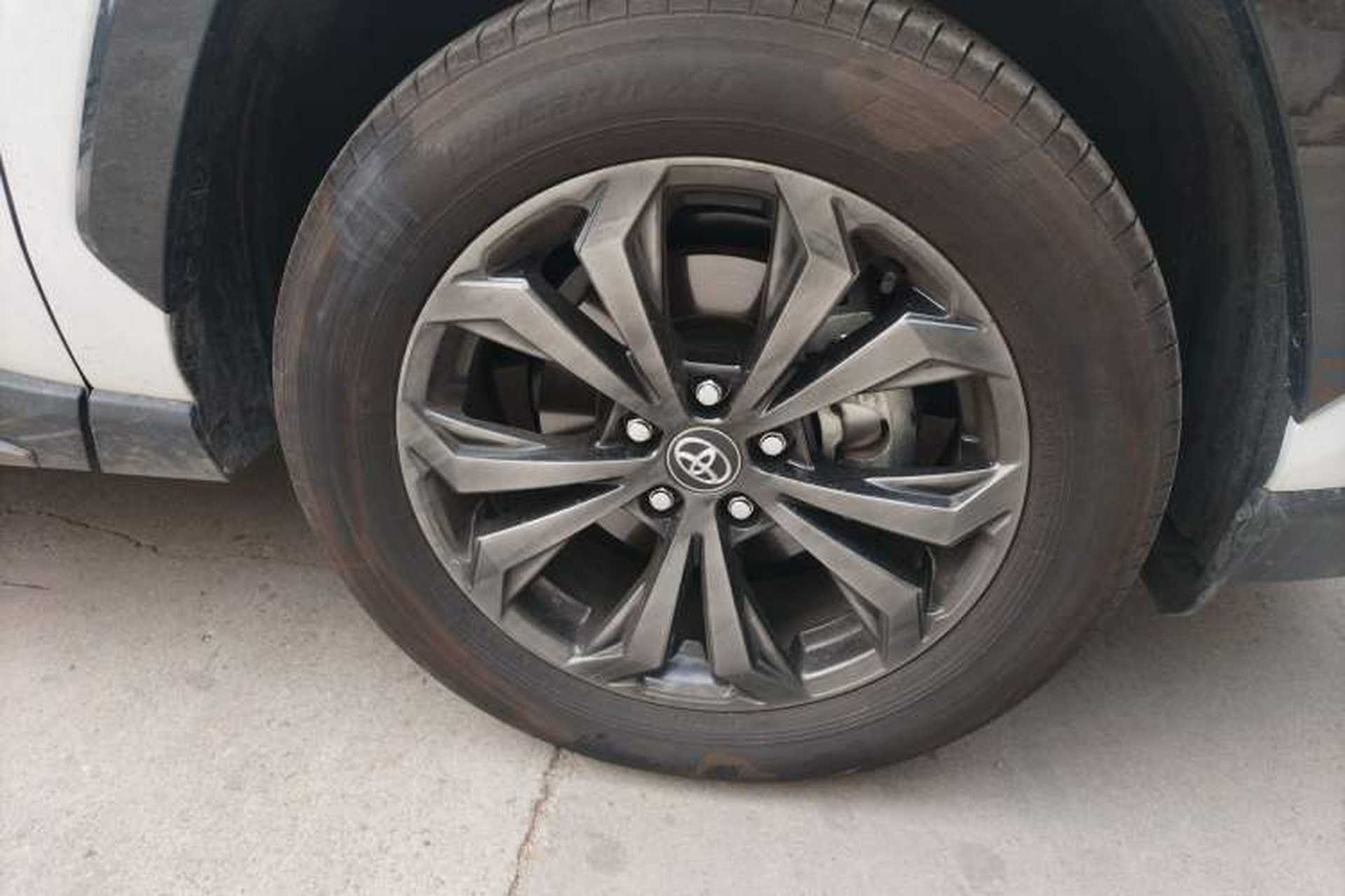 Used Toyota RAV4 2024 2.0L CVT Two-Wheel Drive Fashion Plus Edition Right Front Wheel Hub