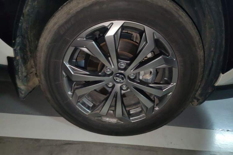 Used Toyota RAV4 2024 2.0L CVT Two-Wheel Drive Fashion Plus Edition Right Front Wheel Hub