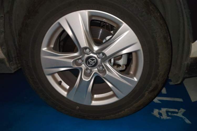 Used Toyota RAV4 2024 2.0L CVT Two-Wheel Drive Urban Edition Right Front Wheel Hub