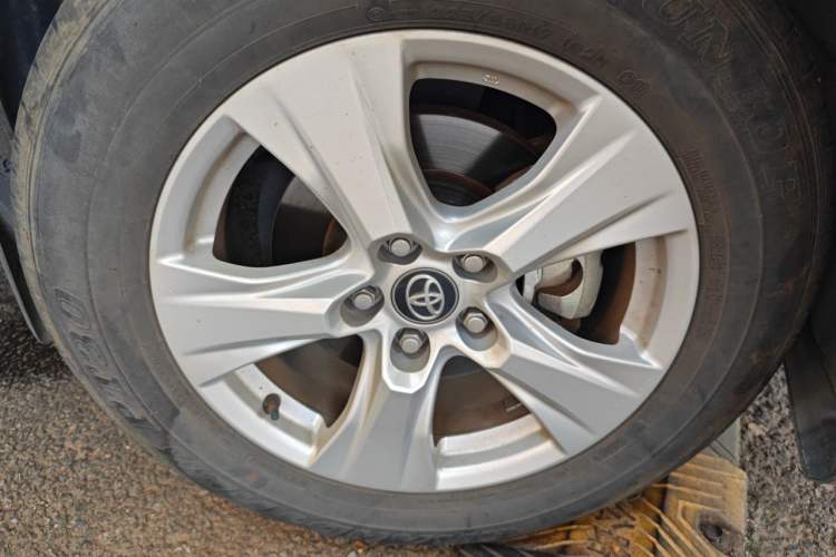 Used Toyota RAV4 2024 2.0L CVT Two-Wheel Drive Urban Edition Right Front Wheel Hub