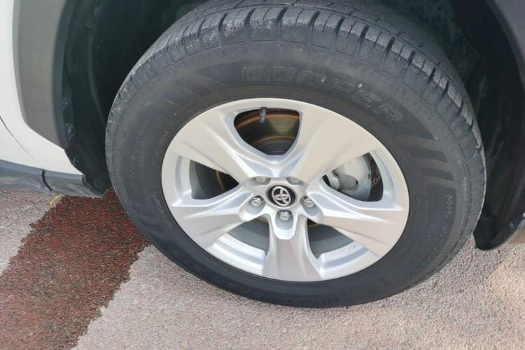 Used Toyota RAV4 2024 2.0L CVT Two-Wheel Drive Urban Edition Right Front Wheel Hub