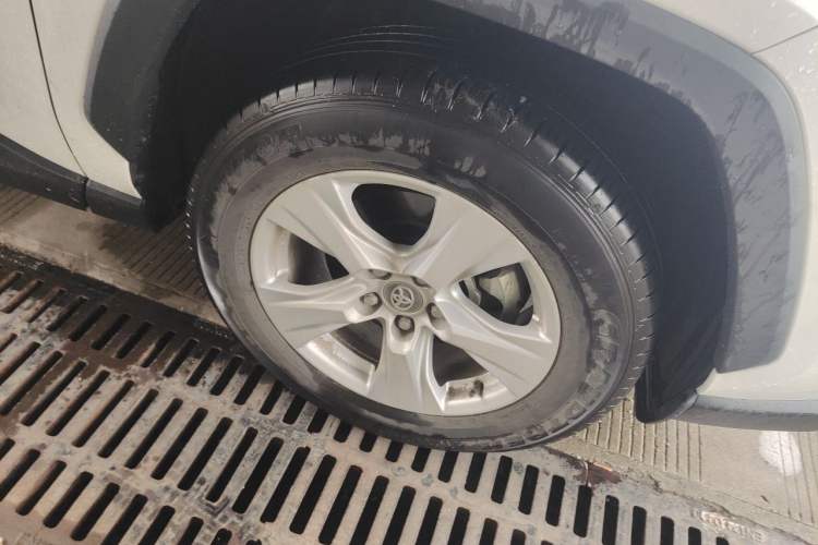 Used Toyota RAV4 2024 2.0L CVT Two-Wheel Drive Urban Edition Right Front Wheel Hub