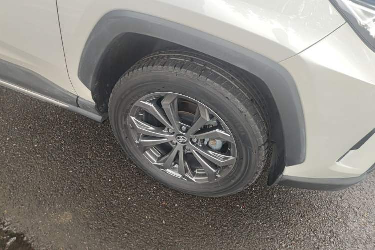 Used Toyota RAV4 2024 2.0L CVT Two-Wheel Drive Fashion Edition Right Front Wheel Hub