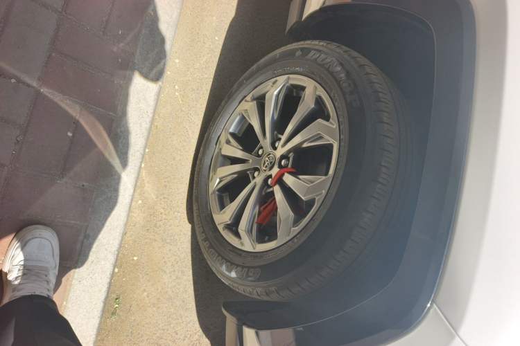 Used Toyota RAV4 2024 2.0L CVT Two-Wheel Drive Fashion Plus Edition Right Front Wheel Hub