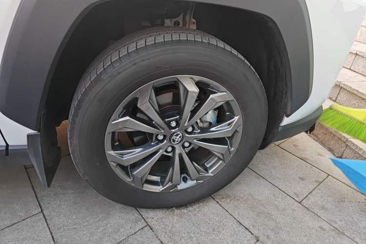 Used Toyota RAV4 2024 2.0L CVT 4x4 Explorer Plus Edition Right Front Wheel Hub
