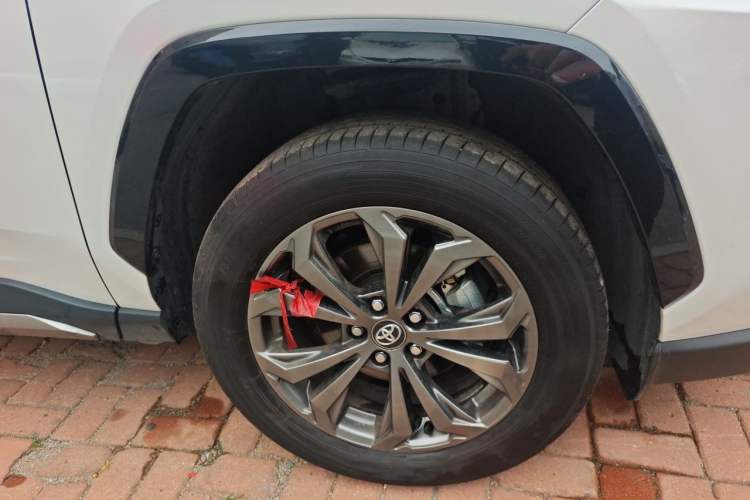 Used Toyota RAV4 2024 2.0L CVT Two-Wheel Drive Fashion Plus Edition Right Front Wheel Hub
