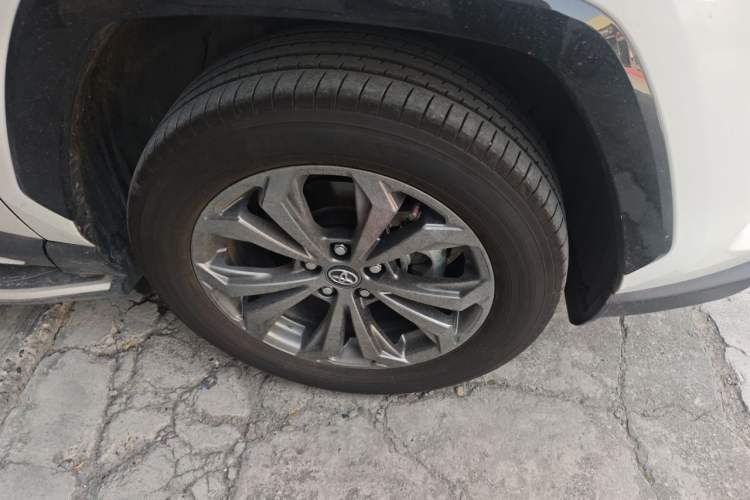 Used Toyota RAV4 2024 2.0L CVT Two-Wheel Drive Fashion Plus Edition Right Front Wheel Hub