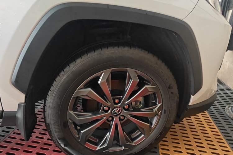 Used Toyota RAV4 2024 2.0L CVT Two-Wheel Drive Fashion Edition Right Front Wheel Hub