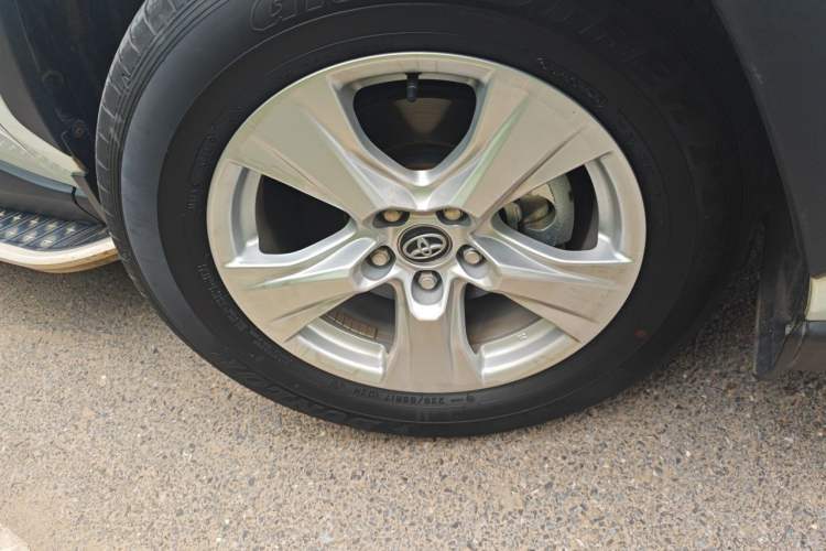 Used Toyota RAV4 2024 2.0L CVT Two-Wheel Drive Urban Edition Right Front Wheel Hub
