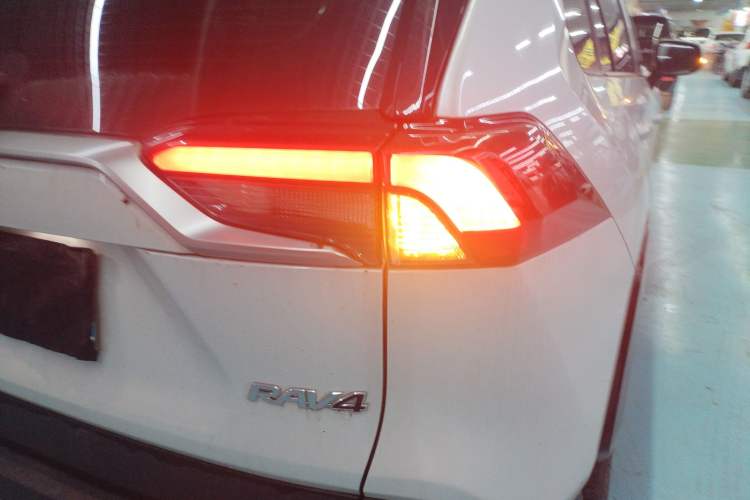 Used Toyota RAV4 2024 2.0L CVT Two-Wheel Drive Fashion Plus Edition Right Rear Taillight