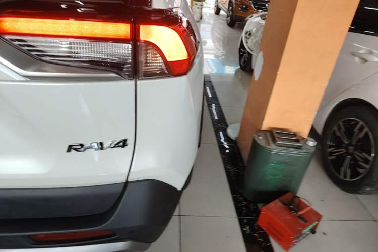 Used Toyota RAV4 2024 2.0L CVT Two-Wheel Drive Fashion Plus Edition Right Rear Taillight