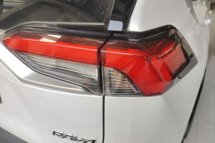 Used Toyota RAV4 2024 2.0L CVT Two-Wheel Drive Fashion Plus Edition Right Rear Taillight
