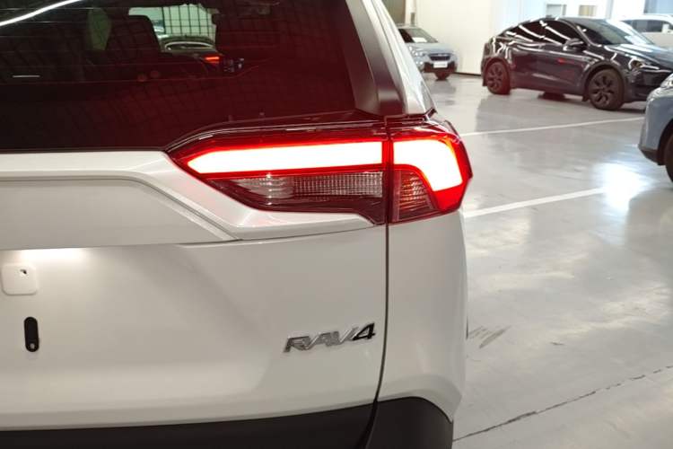 Used Toyota RAV4 2024 2.0L CVT Two-Wheel Drive Urban Edition Right Rear Taillight