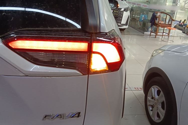Used Toyota RAV4 2024 2.0L CVT Two-Wheel Drive Urban Edition Right Rear Taillight