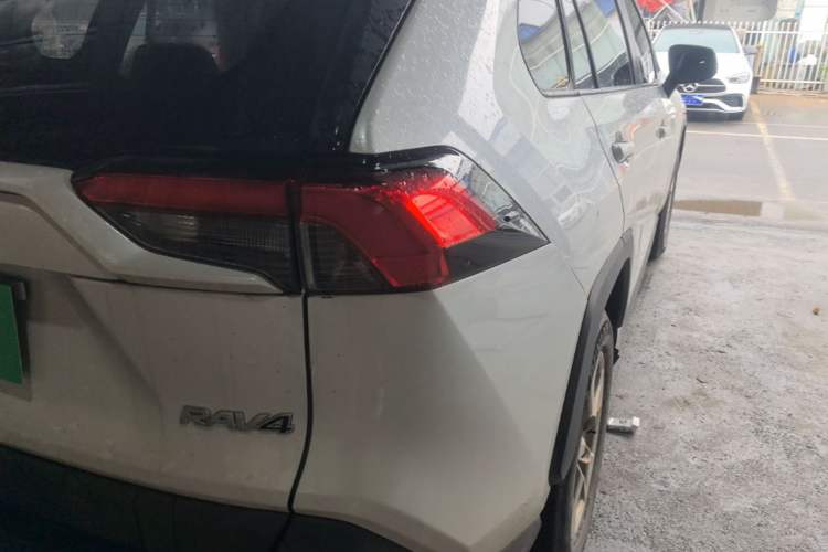 Used Toyota RAV4 2024 2.0L CVT Two-Wheel Drive Urban Edition Right Rear Taillight