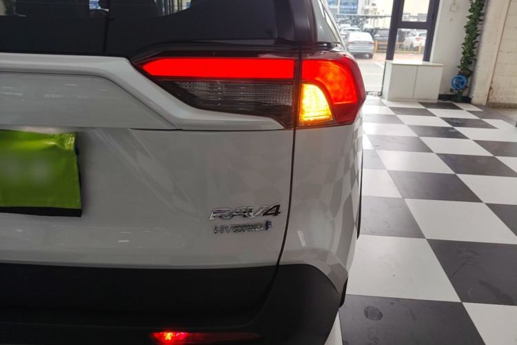 Used Toyota RAV4 2024 Dual-Motor 2.5L E-CVT Two-Wheel Drive Elite Plus Edition Right Rear Taillight