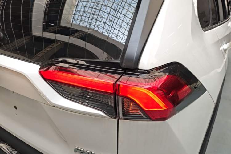 Used Toyota RAV4 2024 2.0L CVT Two-Wheel Drive Urban Edition Right Rear Taillight