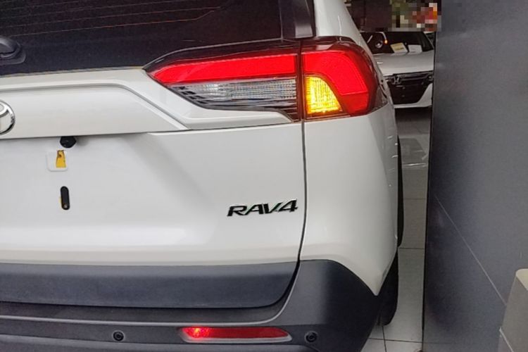 Used Toyota RAV4 2024 2.0L CVT Two-Wheel Drive Urban Edition Right Rear Taillight