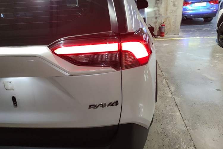Used Toyota RAV4 2024 2.0L CVT Two-Wheel Drive Urban Edition Right Rear Taillight