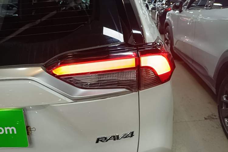 Used Toyota RAV4 2024 2.0L CVT Two-Wheel Drive Fashion Plus Edition Right Rear Taillight